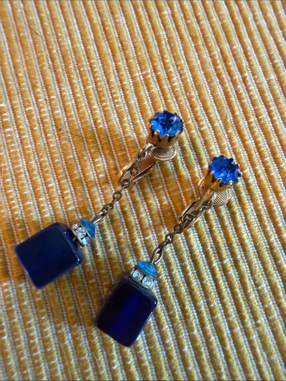 Vintage 1950s Mid-Century Cobalt Blue Lucite Cube Dangle Earrings